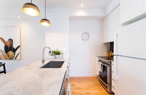 Little Italy Apartment | Little Italy Spacious 2 Bedroom Condo + Free Parking