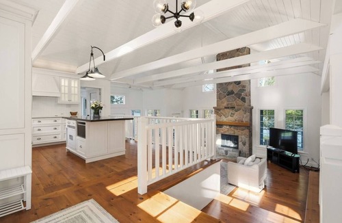Seguin House | Little Joe Rock - Lake Joseph