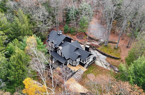 Seguin House | Little Joe Rock - Lake Joseph
