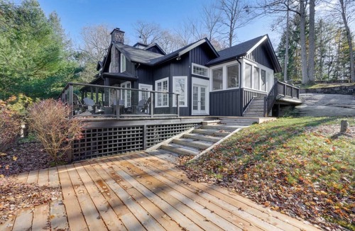 Seguin House | Little Joe Rock - Lake Joseph