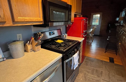 Lucas County Cabin | Little Lake Louise