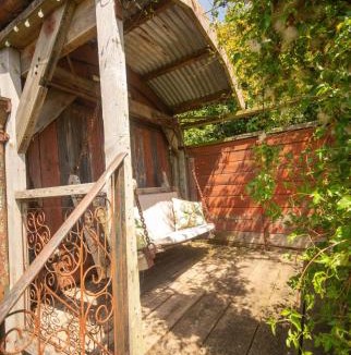 Diss House | Little Lodge Glamping