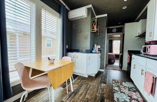 Austin House | Little Luxe Hideaway @ Village Farms Resort