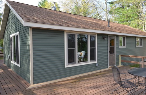 Arbor Vitae House | Little Muskie Retreat on Little Muskie Lake, Canoe included! Snowmobile!