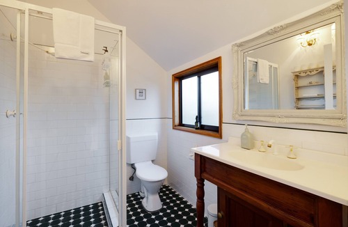 Vacy Cabin | Little Nest Spa Retreat