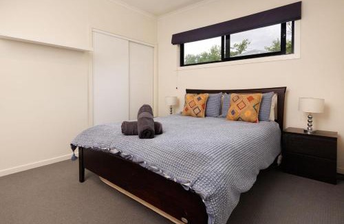 North Albury House | Little Palace on Buckingham