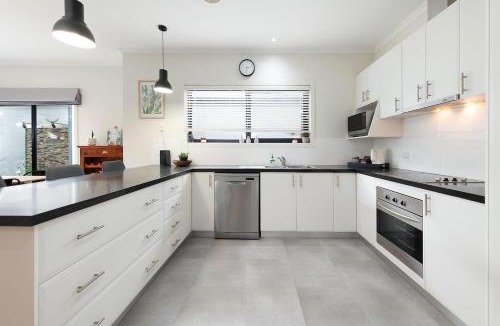 North Albury House | Little Palace on Buckingham