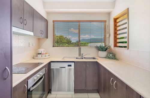 Manoora Apartment | Little Palm- Tropical Escape