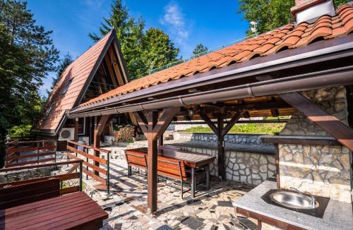 Lic Ski Chalet | Little paradise house