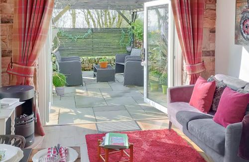 Tunstall House | Little Pines Lodge