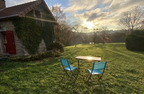 Quarre-les-Tombes House | Little Poet's House