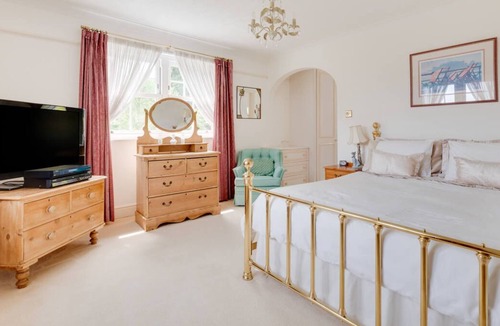 Heathfield House | Little Ponds in Heathfield