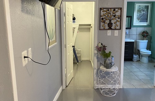 Edgebrook Apartment | Little private space