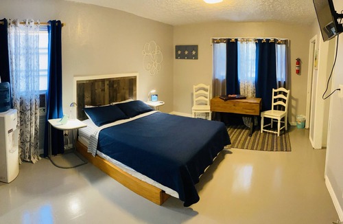 Edgebrook Apartment | Little private space