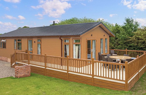 Cardeston Ski Chalet | Little Red Heart Lake View