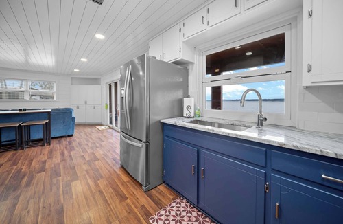 Henderson County House | Little Red Lakehouse