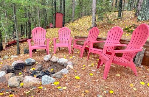 Three Lakes House | Little Red Lakeside Cabin