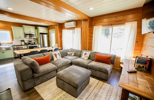 Old Town House | Little Red Ski Haus, 2min walk to Winter Park lift