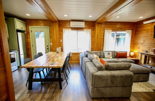 Old Town House | Little Red Ski Haus, 2min walk to Winter Park lift