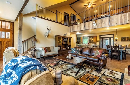 Dawson Cabin | Little River Lodge sleeps 12