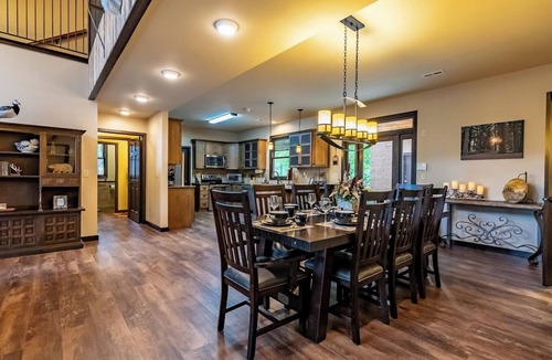 Dawson Cabin | Little River Lodge sleeps 12