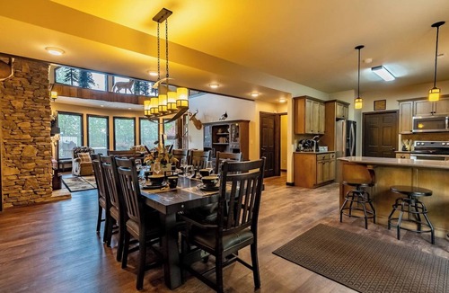 Dawson Cabin | Little River Lodge sleeps 12