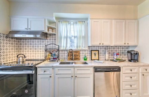 Midtown Cottage | Little Rock Home ~ 5 Mi to Downtown!