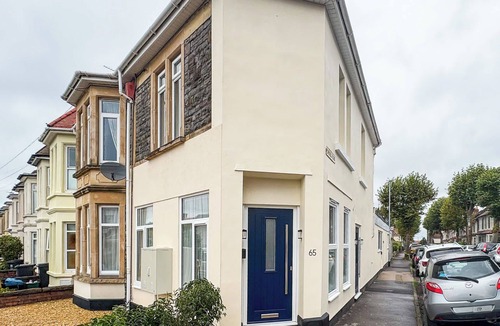 Staple Hill Apartment | Little Sunshine by STAE-Homes