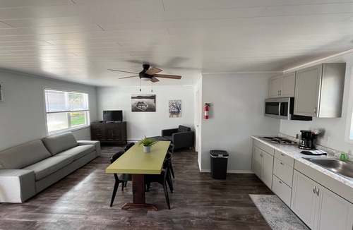 Lakeside Apartment | Little Ted's Cottages