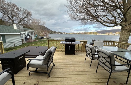 Homer House | Little York's Lakeside Chalet