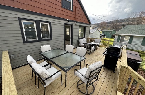 Homer House | Little York's Lakeside Chalet