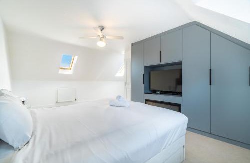 Peterborough House | Littlecote Manor 7BR