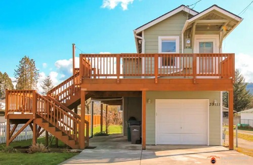 Snoqualmie House | Littlefoot