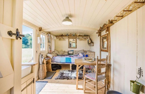Shipton under Wychwood House | Littlestock Shepherds Hut