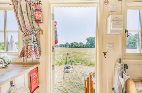 Shipton under Wychwood House | Littlestock Shepherds Hut