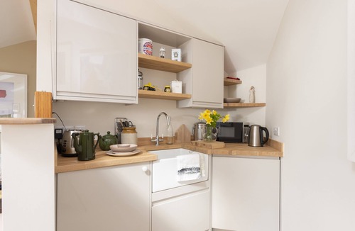 East Woodyates Apartment | Litttle Honeysuckle - all accommodation on the ground floor