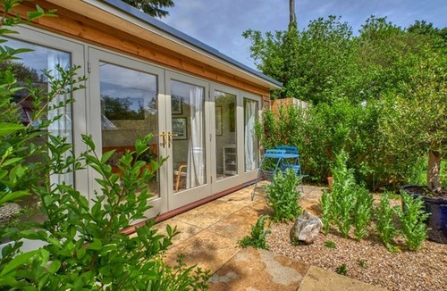 East Woodyates Apartment | Litttle Honeysuckle - all accommodation on the ground floor