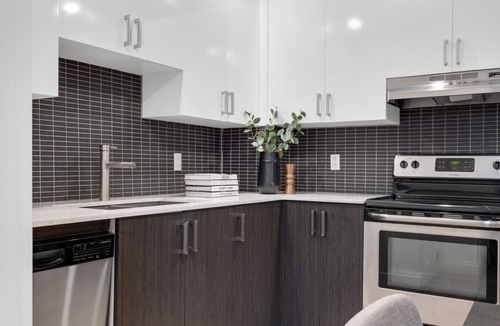 Plateau Mont Royal Apartment | LiV MTL Chic-2 | Spacious 4BR Suite Bachelor Patio