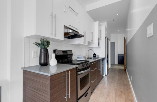 Downtown Montreal Apartment | LiV MTL | Downtown 1BR + Fireplace F1 Grand Prix