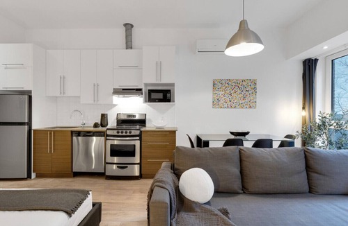 Downtown Montreal Apartment | LiV MTL | Downtown Spacious Studio F1 Grand Prix