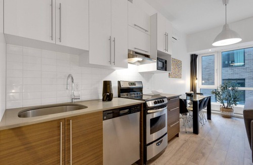 Downtown Montreal Apartment | LiV MTL | Downtown Spacious Studio F1 Grand Prix