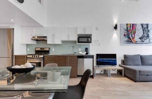 Downtown Montreal Apartment | LiV MTL | Downtown Spacious Duplex F1 Grand Prix
