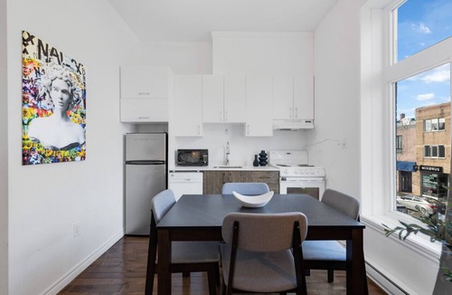 Plateau Mont Royal Apartment | LiV MTL | Modern Studio + Rooftop F1 Grand Prix