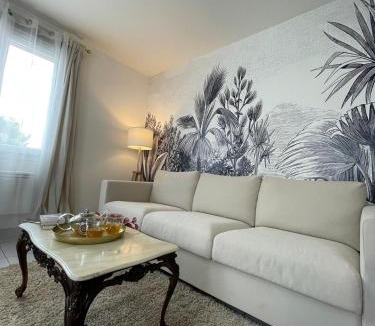 Guesnain Apartment | LIVABLŌM "Maison et Parking Privée"