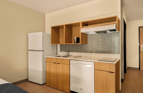 Syracuse Hotel | LivAway Suites- Syracuse