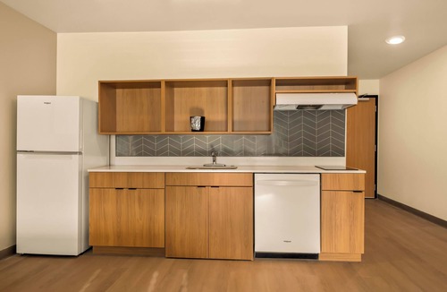 South Richland Hotel | LivAway Suites Tri-Cities- Richland