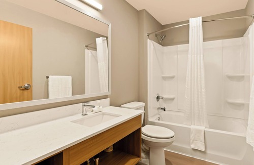 South Richland Hotel | LivAway Suites Tri-Cities- Richland