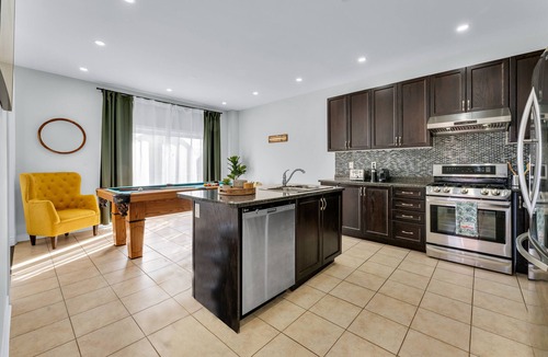 Durham Region House | Live Large in 7BR, 5Bath Home with Hot Tub, Pool, Patio & More