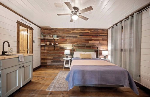 Broken Bow Apartment | Live Laugh Adventure- Studio cabin with kitchenette
