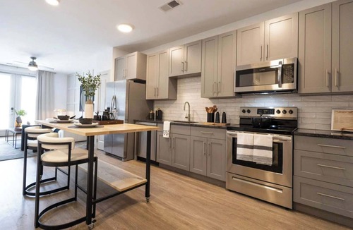 East Walnut HIlls Apartment | Live Like a Local! Downtown Cincy Condo